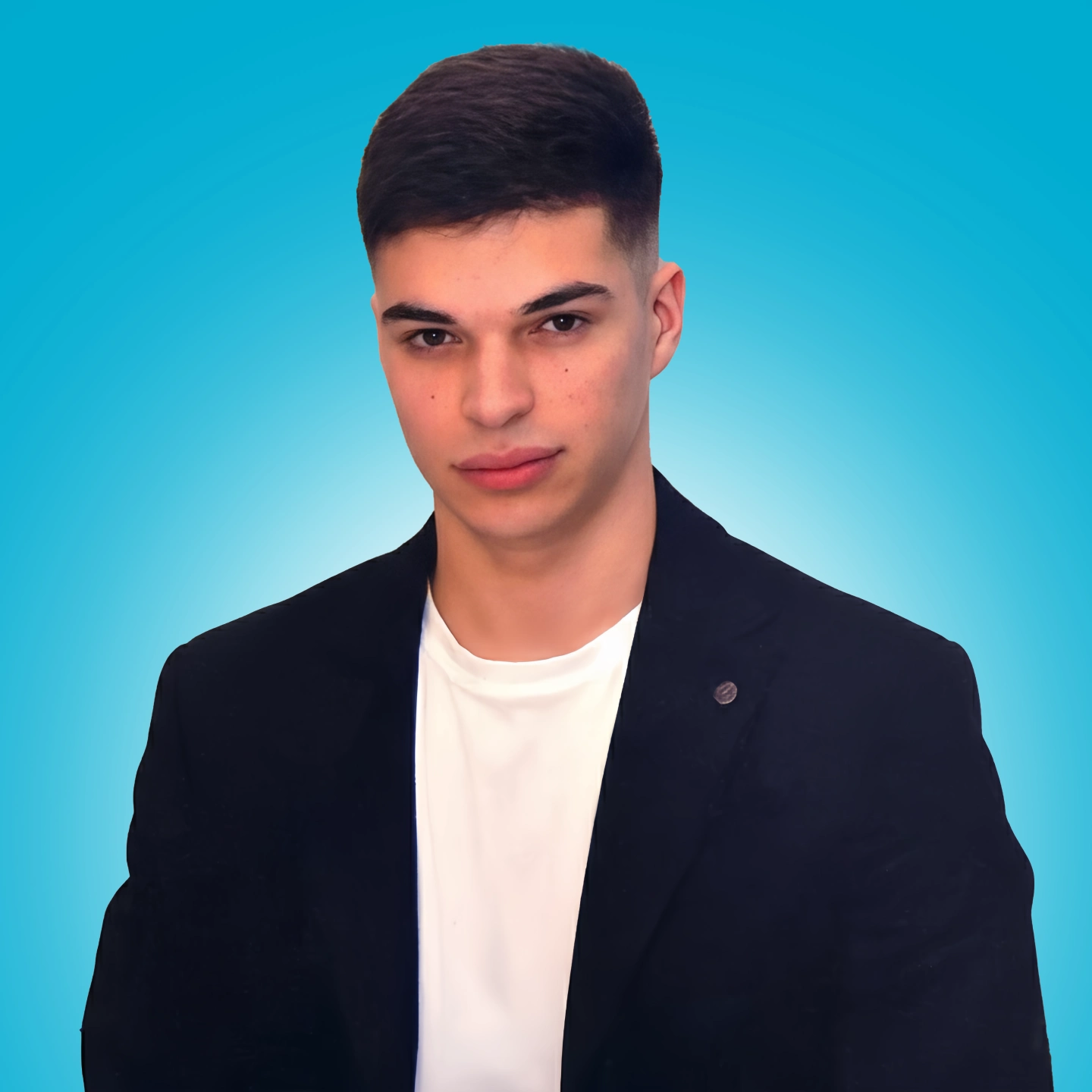 Denis - Short-Form Video Editor and Social Media Growth Strategist professional photo